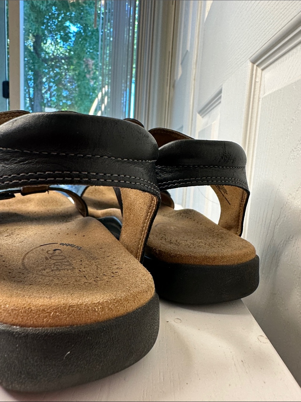 Taos Footwear Black Leather The Show Adjustable Support Sandals - Picture 5 of 9